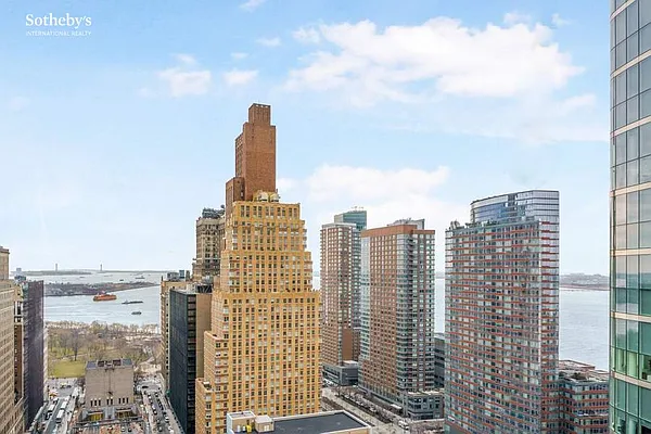 Rented by Sotheby's International Realty | media 9