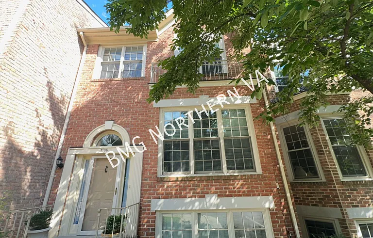 2105 Kings Garden Way — Photo 1