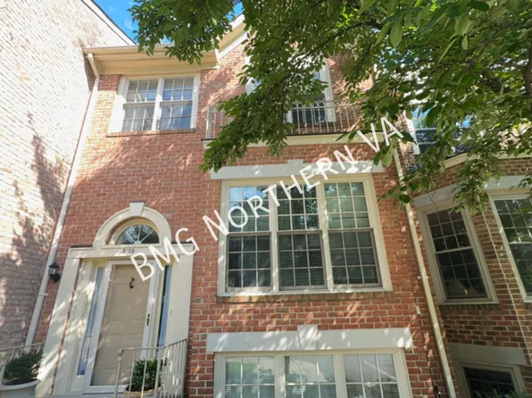 2105 Kings Garden Way, Falls Church, VA 22043