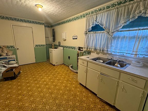 2nd image of 54 Hilltop Dr