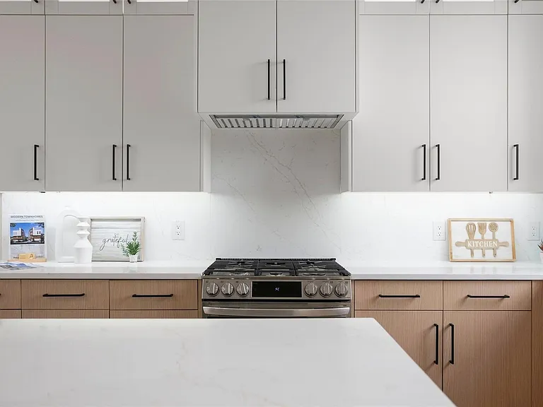 Seegar Townhomes — Photo 9