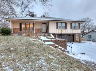 13413 NW 76th St, Parkville, MO 64152