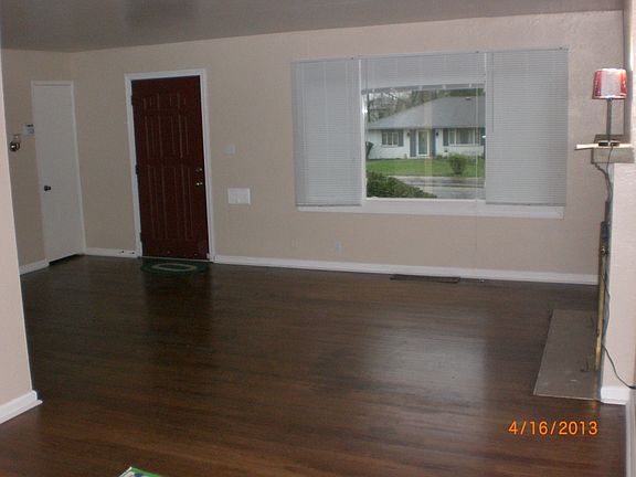 4th image of 4453 W Hillcrest Ave