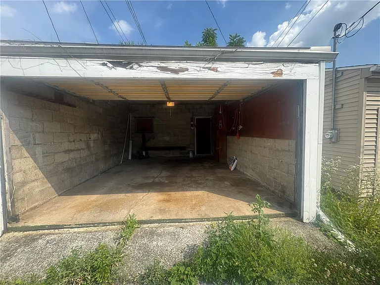 111 E Elm St — Photo 30