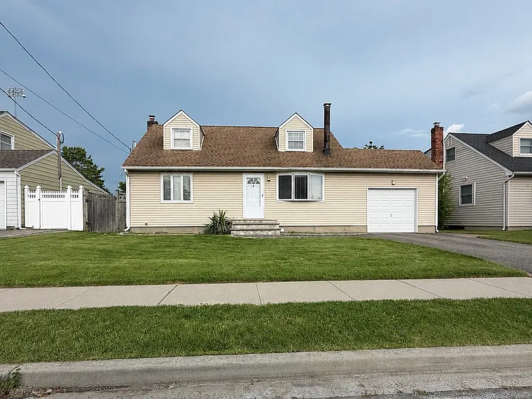 Seymore Ln — Photo 1