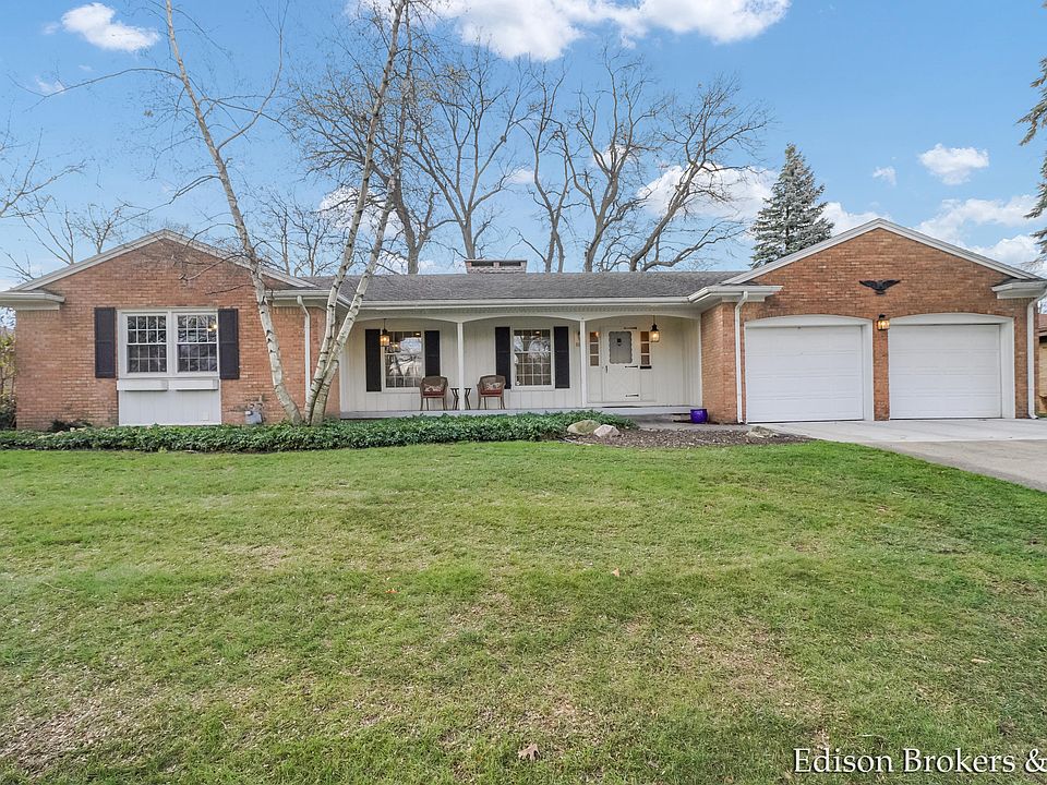 1st image of 1653 W Kentview Dr NE