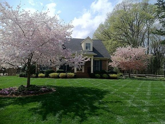 2nd image of 16119 Henry Ln