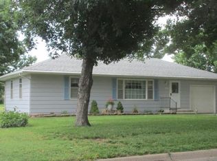 911 Woodland St, Emporia, KS 66801