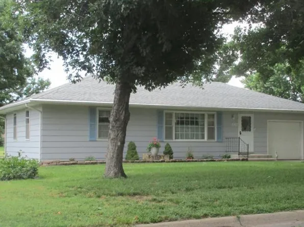 911 Woodland St, Emporia, KS 66801