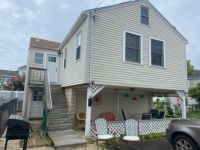 320 Dupont Ave — Photo 11