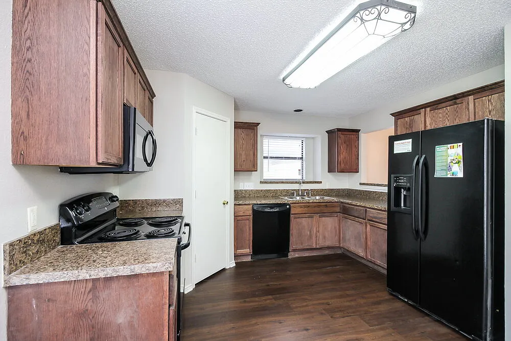 3 bed, 2.5 bath, 1972 sqft, $2,325 — Photo 4