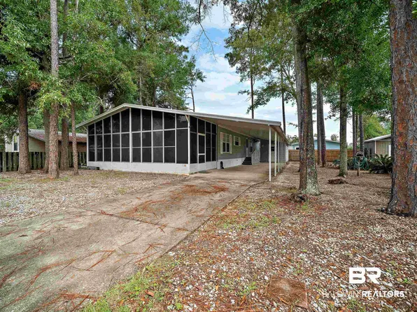 1696 Santa Cruz Dr, Lillian, AL 36549