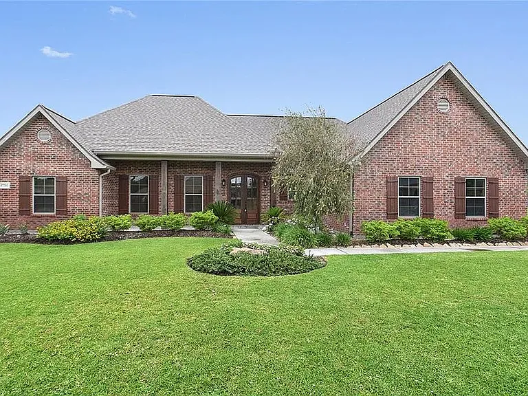 2750 Ithaca Dr — Photo 1