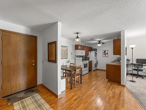 4th image of 4 Pine Tree Dr APT 212