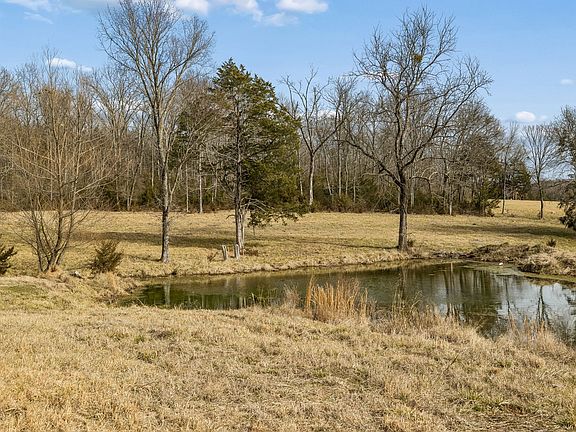 4th image of 935 Comer Rd