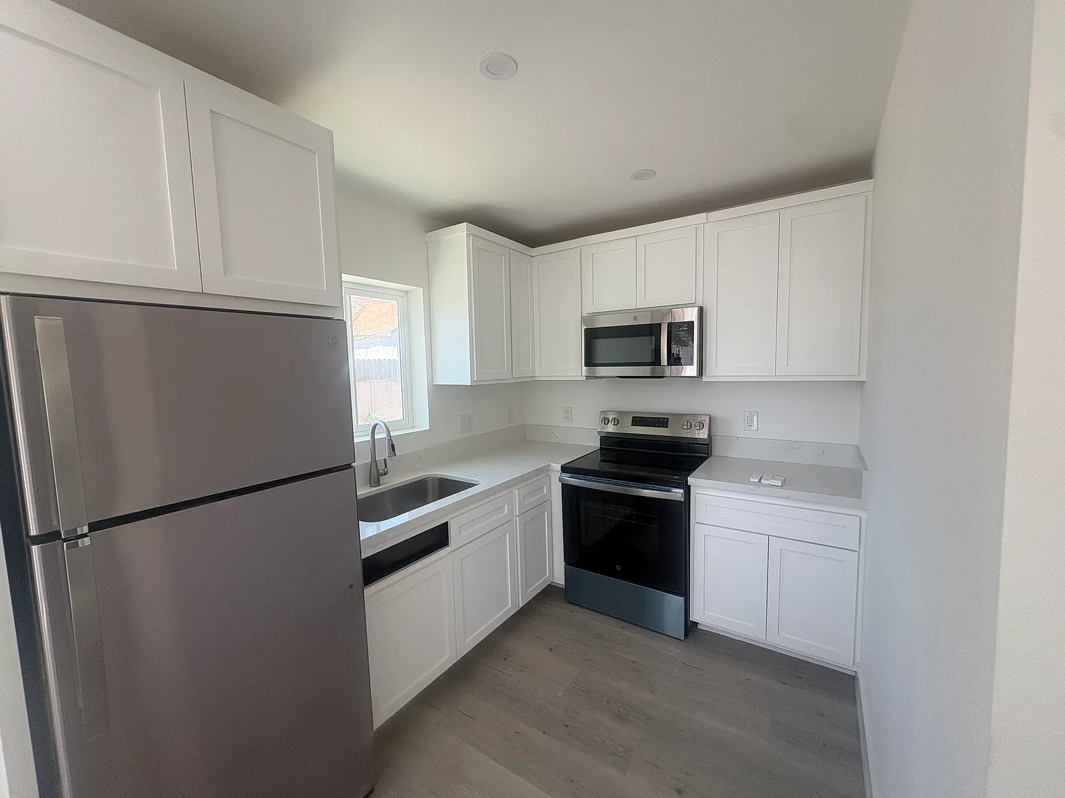 2 bed, $2,200 — Photo 4
