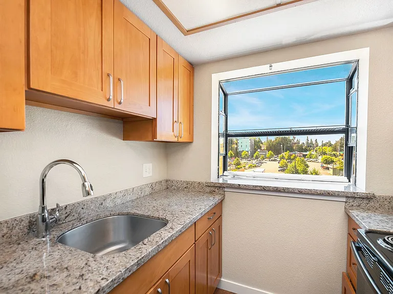 Newland Apartments — Photo 11