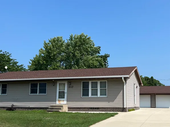 217 Grove St, Fredericksburg, IA 50630