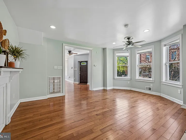229 W Hansberry St — Photo 8