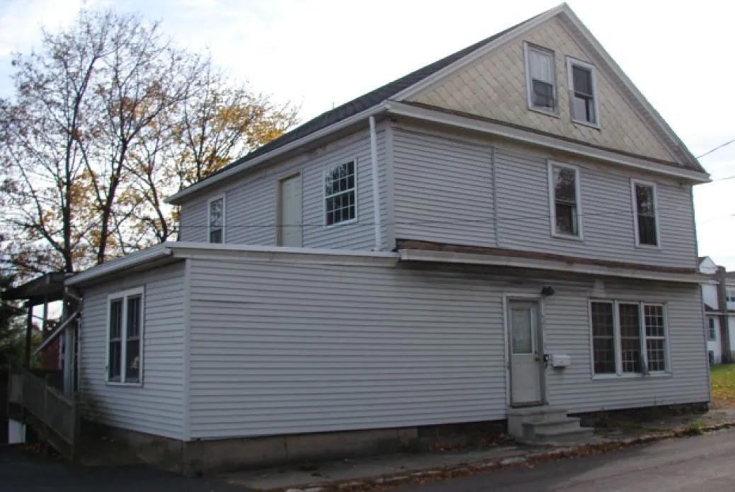 421 S Poplar St photo 1