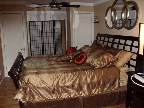 Master Bedroom, Looking East
