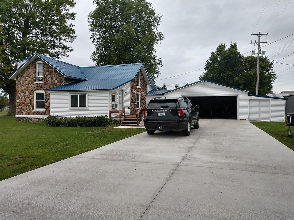 11558 School St, Riverdale, MI 48877 Zillow