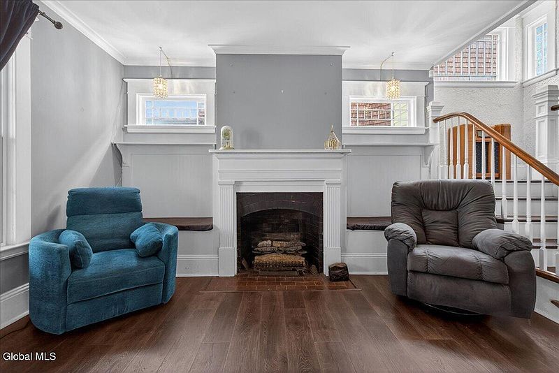 5th image of 1110 Waverly Place