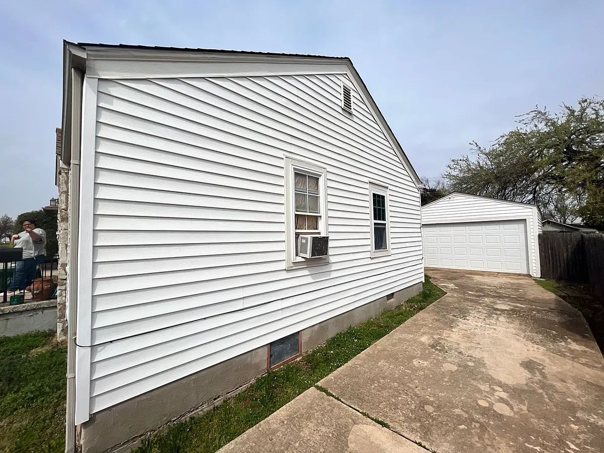 Building Photo - 831 Poplar Ave