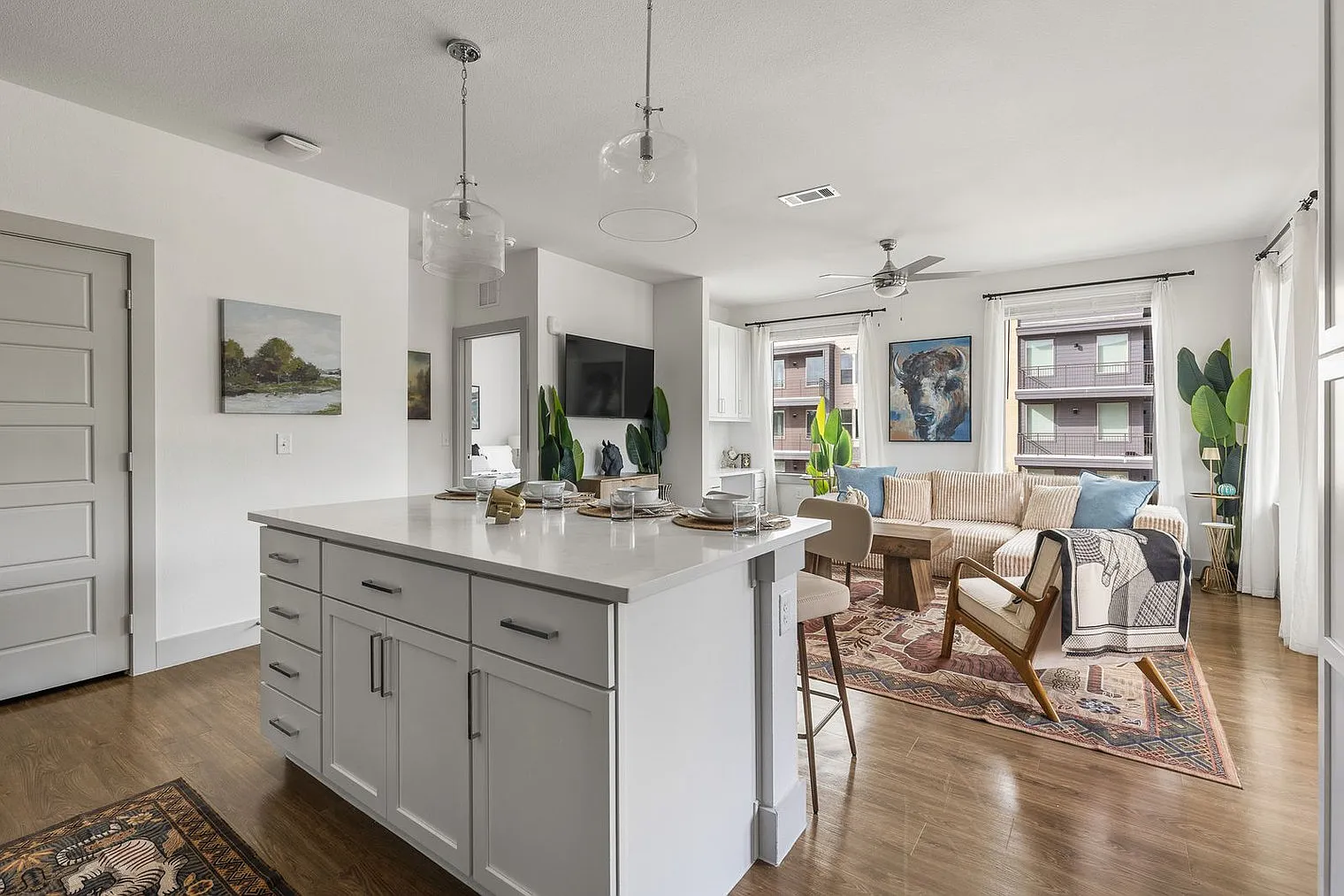 2 bed, 2.0 bath, 1108 sqft, $4,616 — Photo 2