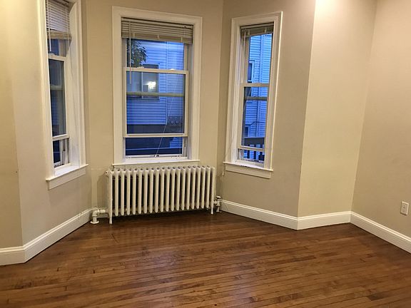 5th image of 10 Greylock Rd #1