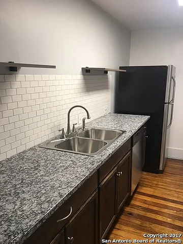 203 Devine St #1 — Photo 11