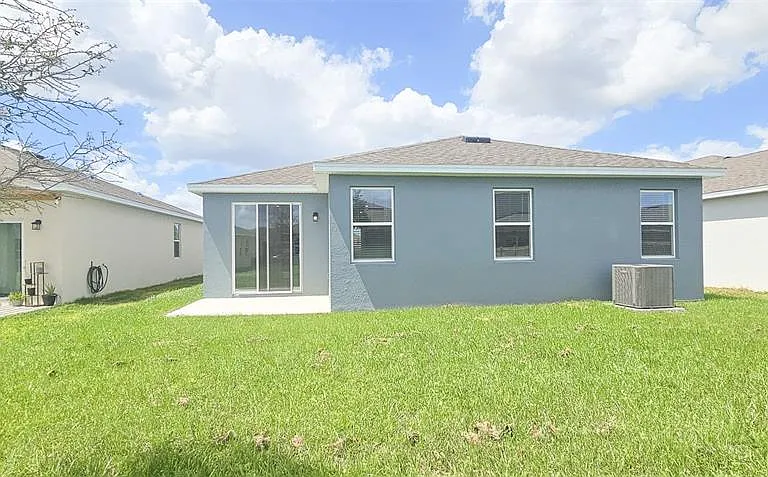 429 Silver Palm Dr — Photo 2