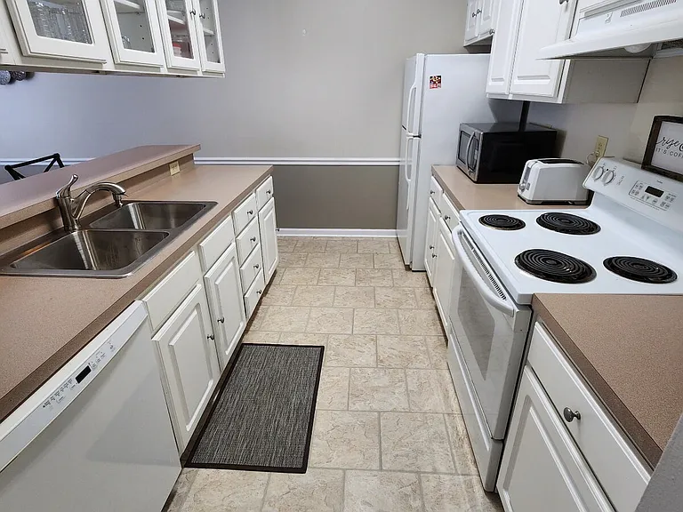 910 Churchill Xing — Photo 13