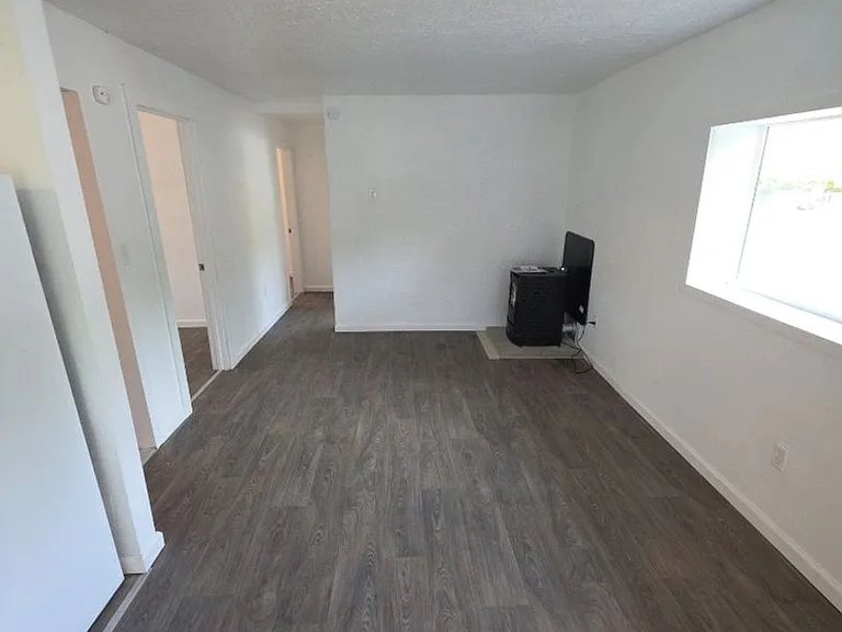 13451 Lakeshore Dr — Photo 23
