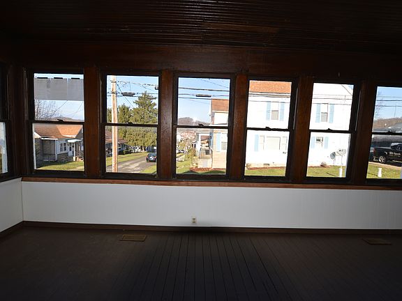 Sunroom with Street view
