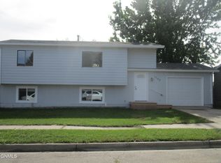 1723 30th St W, Williston, ND 58801
