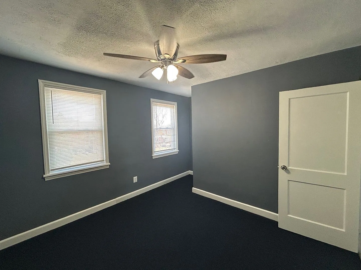 Baltimore - 2 bedrooms and 2.5 bath Available! — Photo 3