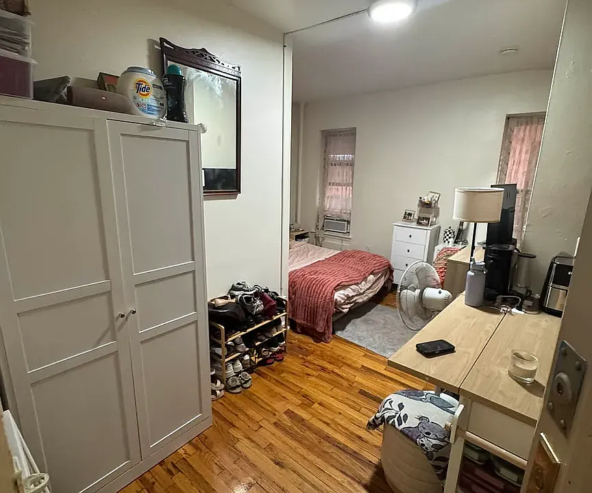 220 E 29th St #2D