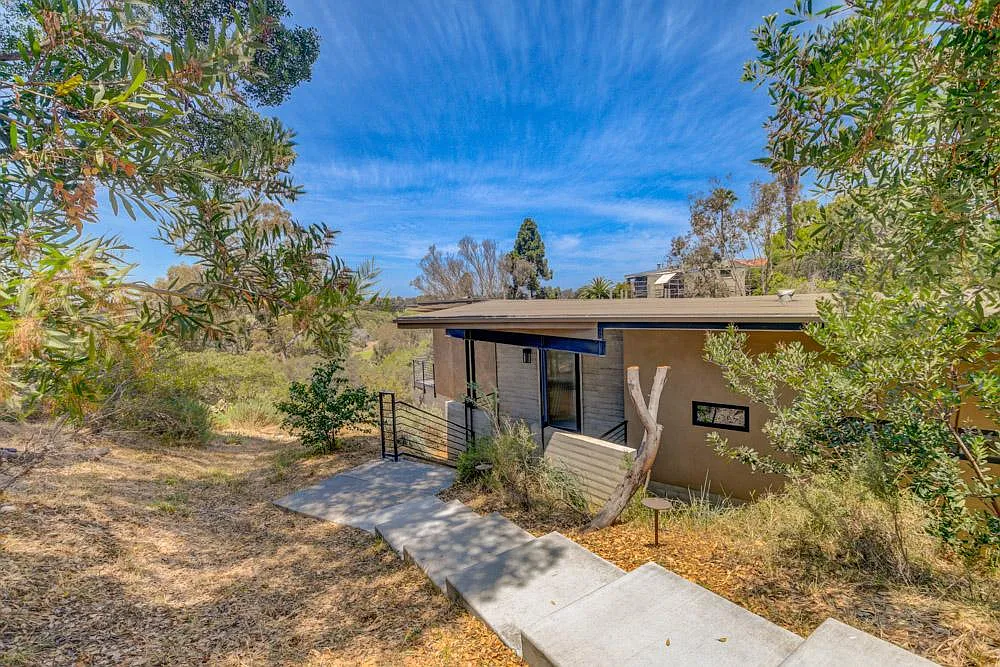 3 bed, 2.5 bath, 2200 sqft, $6,000 — Photo 1