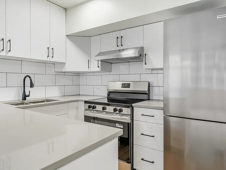 1450 Georgia St W — Photo 18