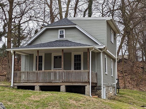 2nd image of 320 W Woodland Ave #318
