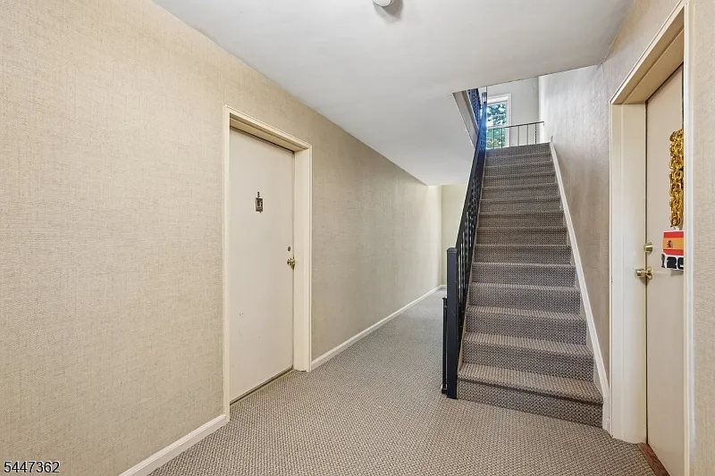 1 bed, 1.0 bath, $2,400 — Photo 4