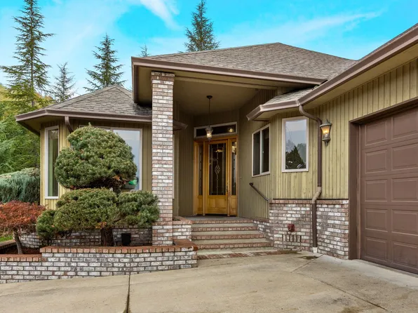 1757 NE Rocky Dr, Roseburg, OR 97470
