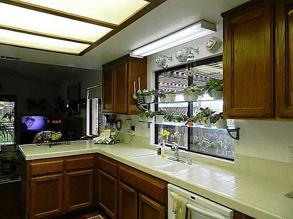 5th image of 798 Las Palmas Dr