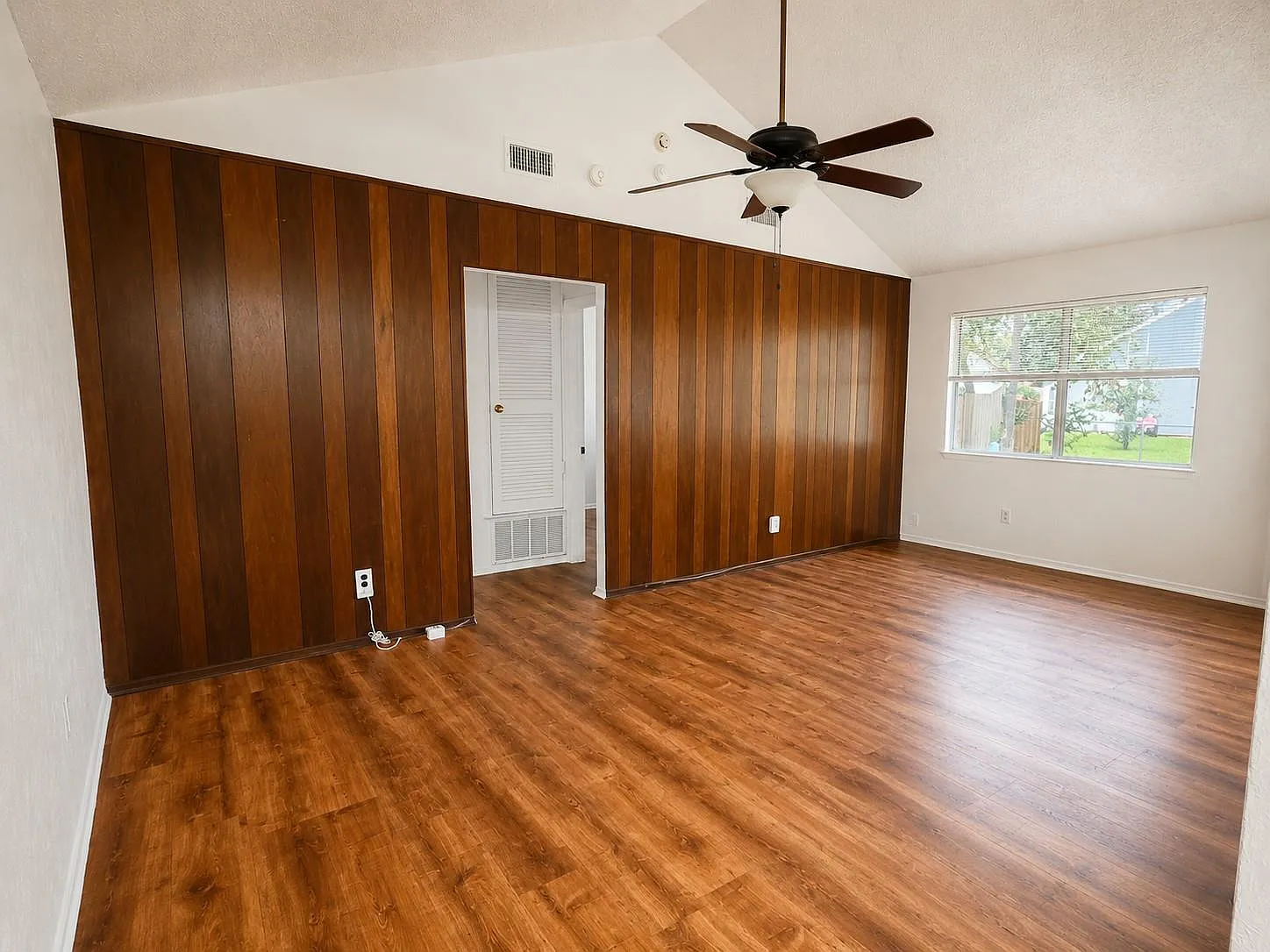 3 bed, 2.0 bath, 1112 sqft, $1,895 — Photo 2
