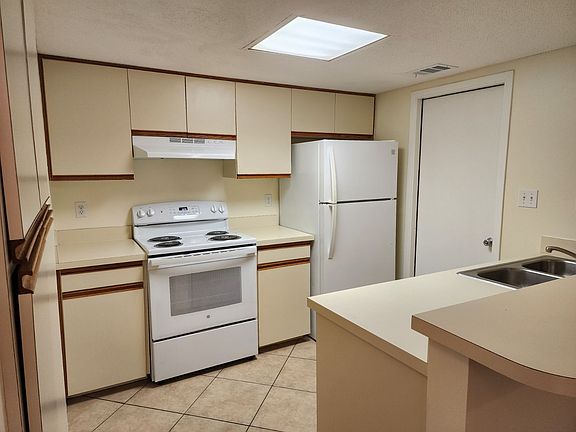 5th image of 12 Viking Dr NW APT C
