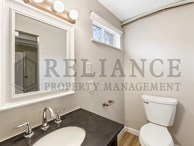 2719 W Douglas Ave — Photo 9