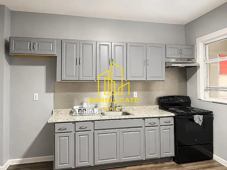 74 Baldwin Ave #33