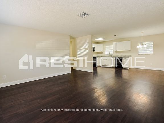 4th image of 809 S Bay Ave