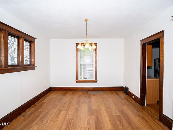 4th image of 705 Perry St